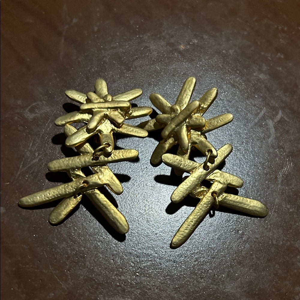 Gold Tone Unsigned Statement Clip-On Earrings! - image 2